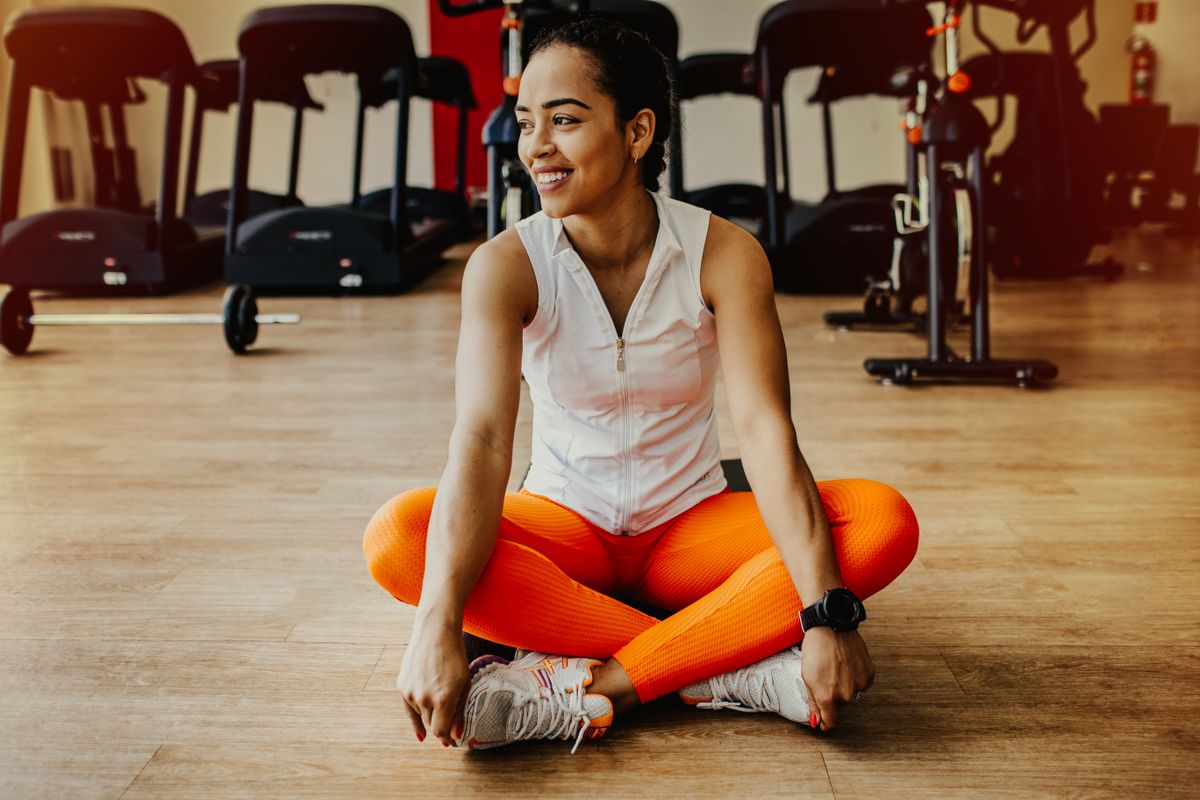 Woman working out alone in a gym during quiet morning hours, when gyms in Malta are least busy